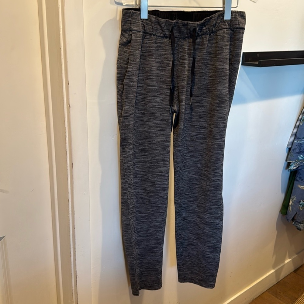 Lululemon On The Fly Pants Black and Gray Stripe Size 6 EUC